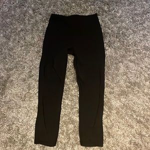 lululemon ladies capri workout pants size 6